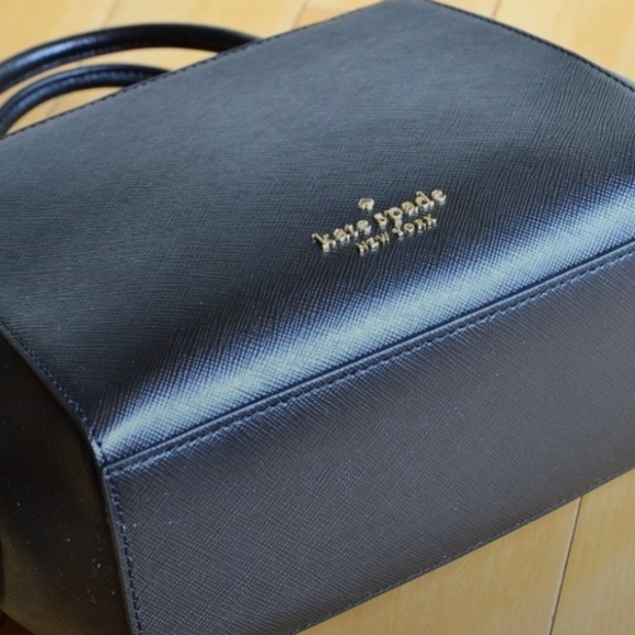 Kate Spade Black Satchel with Gold Accents/ Kisslock/ Crossbody Strap/ BNWOT - Picture 4 of 9